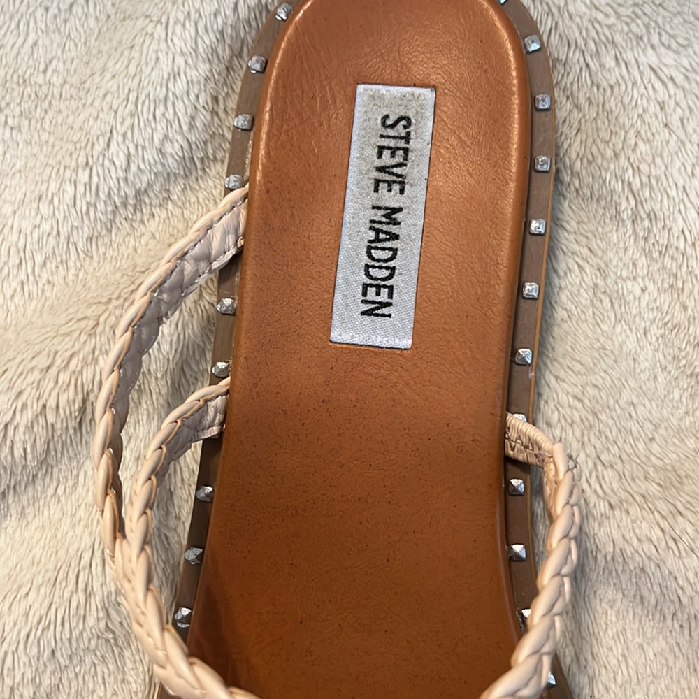 Steve Madden super cute flat sandals size 7 1/2 beautiful condition - Picture 3 of 8
